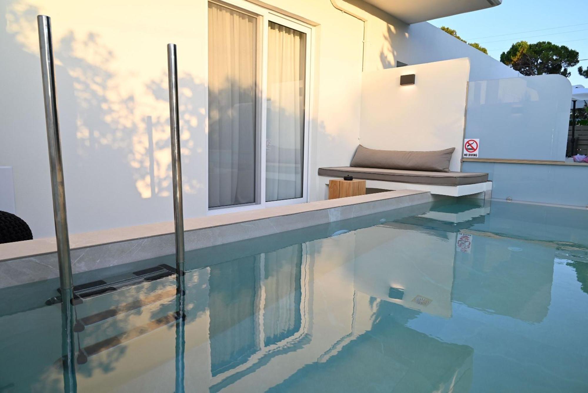 Rhotheon Suites In Lalyssos Eksteriør billede