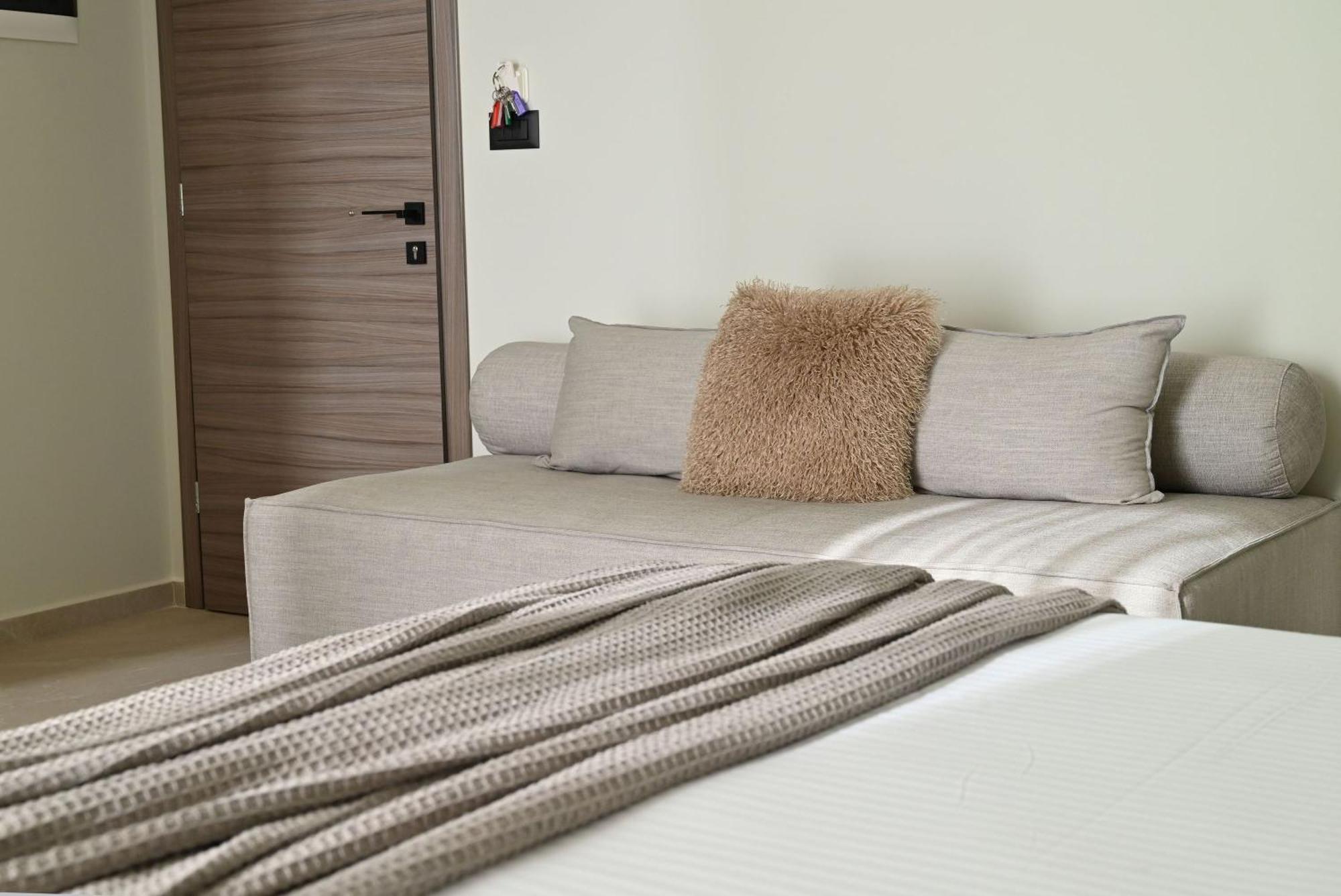 Rhotheon Suites In Lalyssos Eksteriør billede