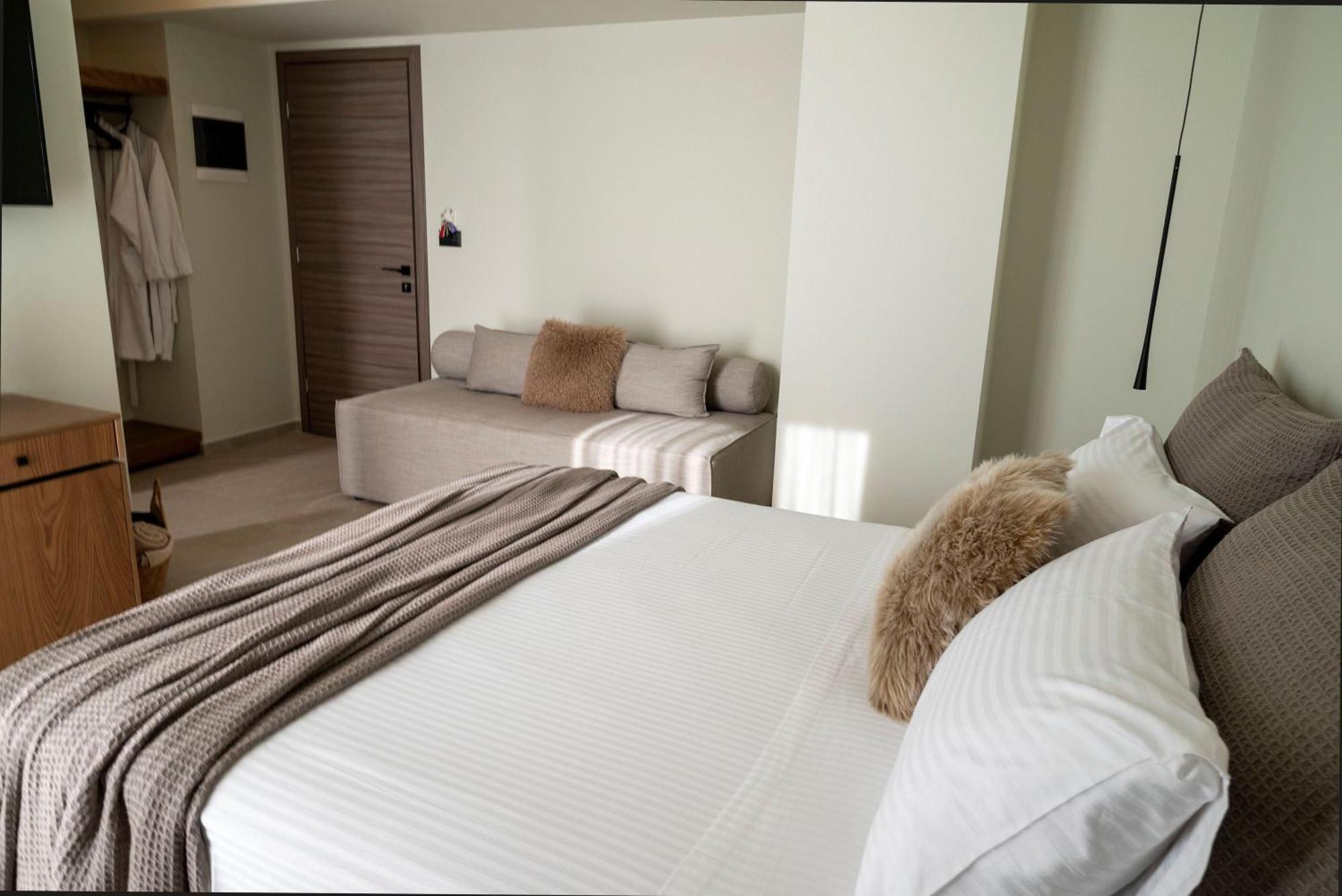 Rhotheon Suites In Lalyssos Eksteriør billede