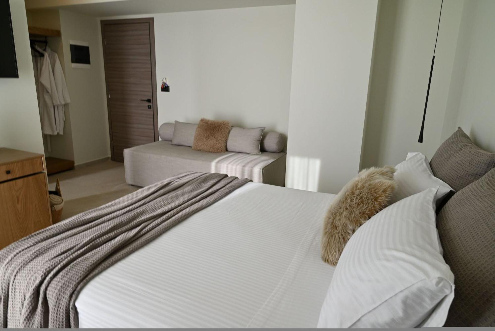 Rhotheon Suites In Lalyssos Eksteriør billede