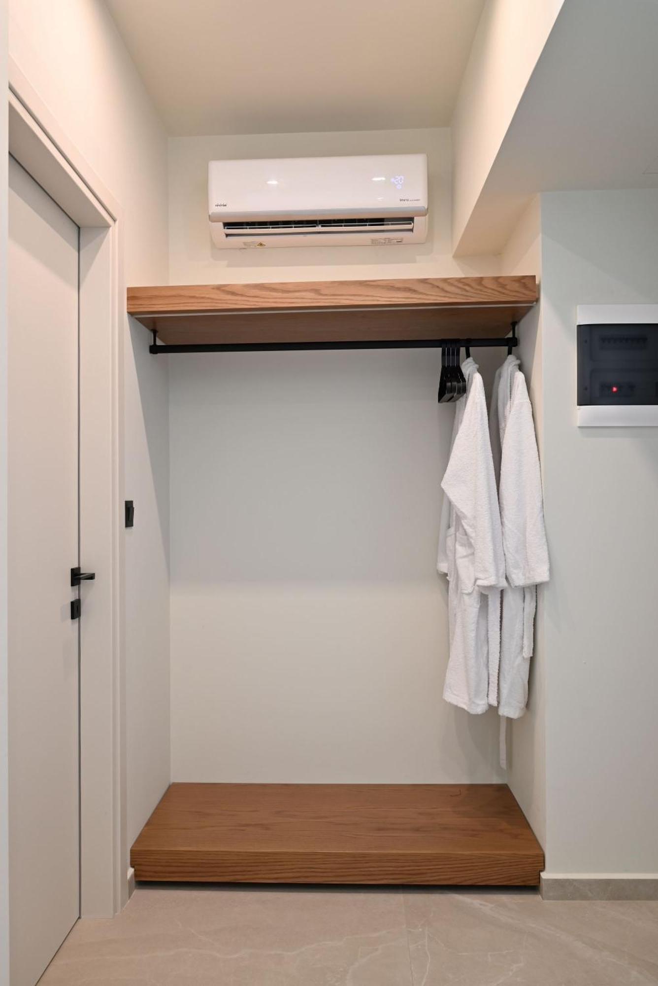 Rhotheon Suites In Lalyssos Eksteriør billede