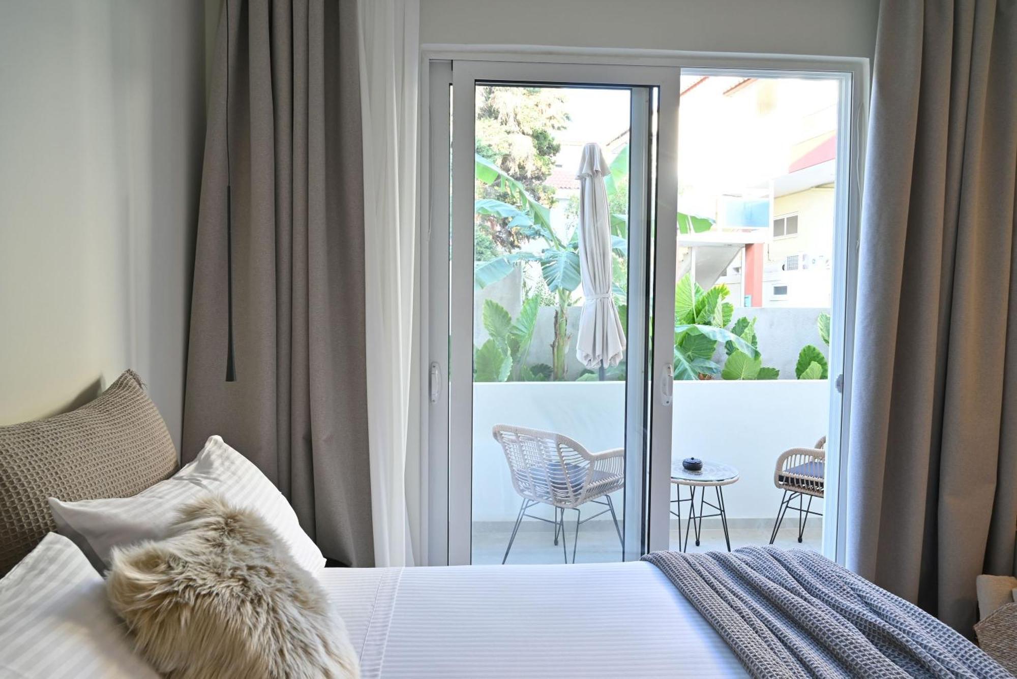 Rhotheon Suites In Lalyssos Eksteriør billede