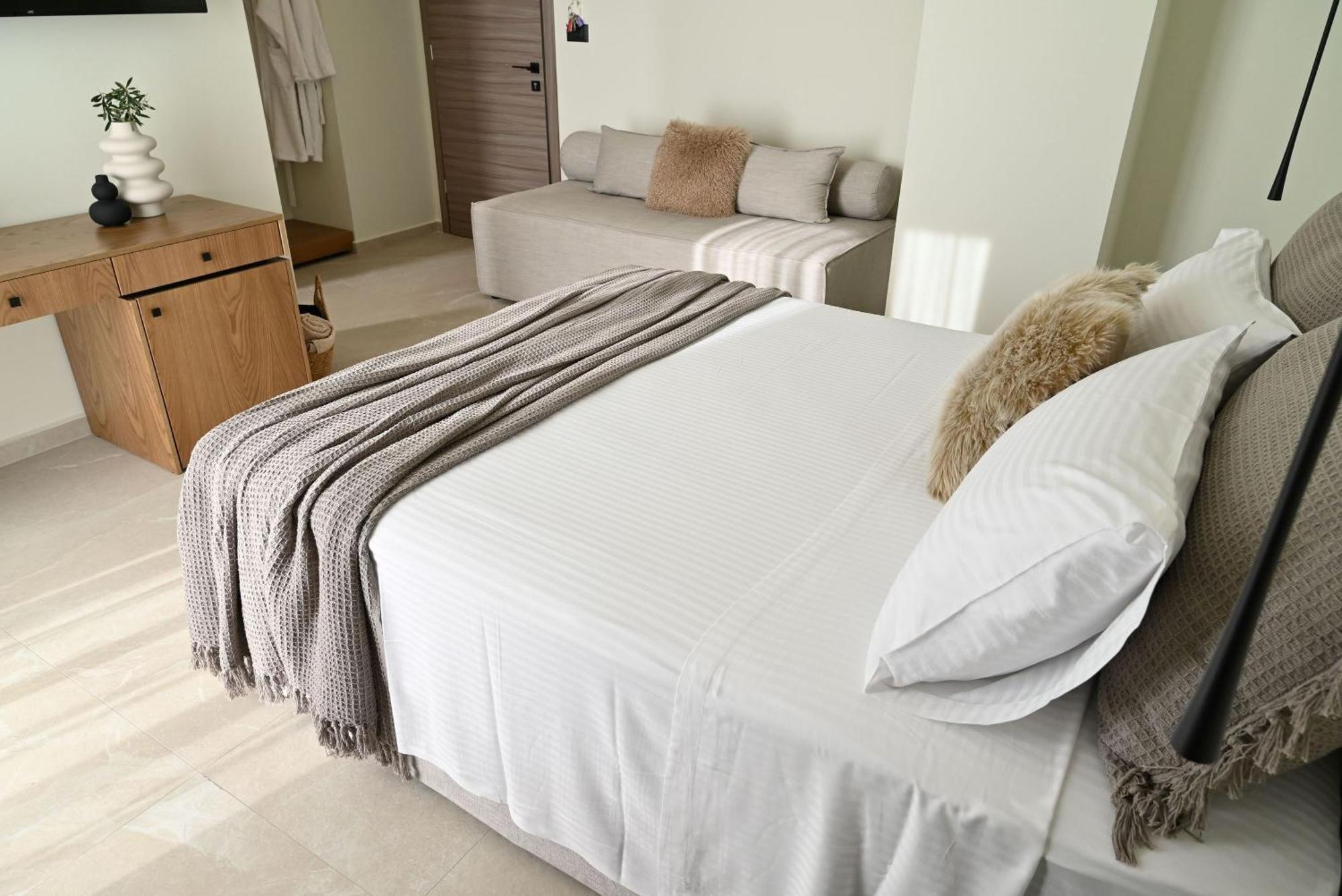 Rhotheon Suites In Lalyssos Eksteriør billede